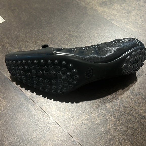 Tod’s Black Leather Driving Loafer 7.5. - Picture 3 of 8